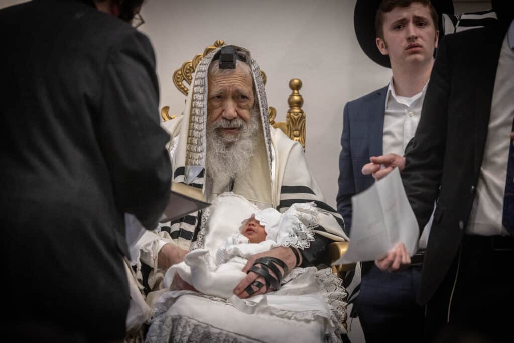 אלפים השתתפו בברית לבנו בכורו של ראש הישיבה הישיש