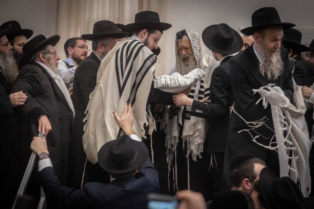 אלפים השתתפו בברית לבנו בכורו של ראש הישיבה הישיש