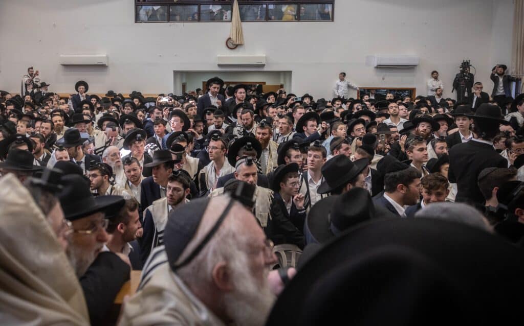 אלפים השתתפו בברית לבנו בכורו של ראש הישיבה הישיש