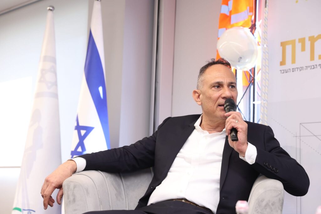 מצוקת הבנייה: אלפי עובדים זרים מהודו נחתו בישראל