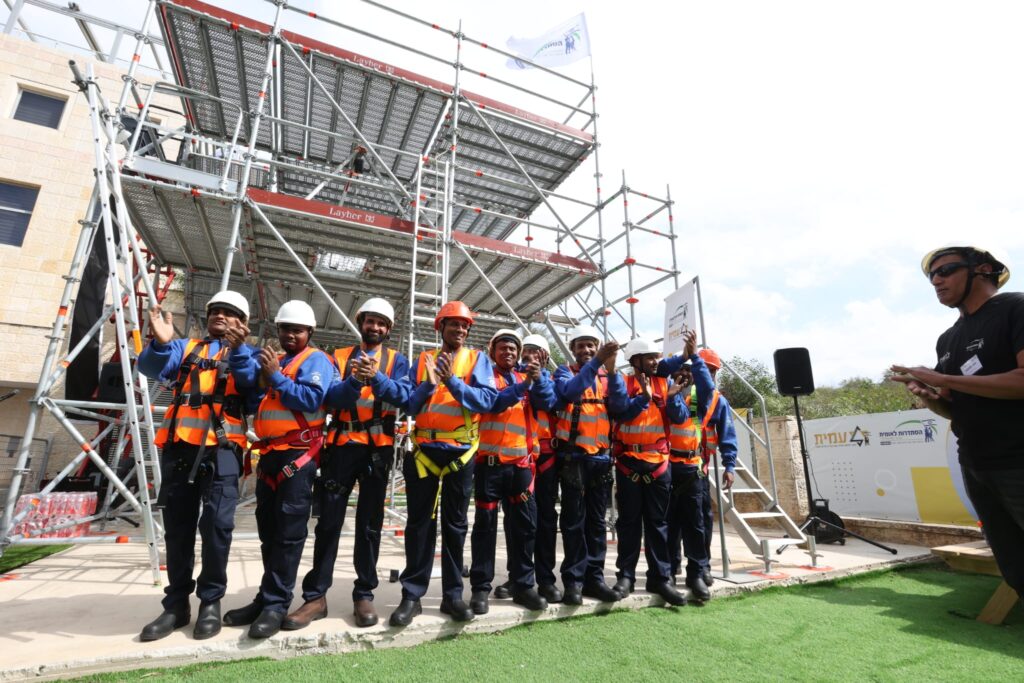 מצוקת הבנייה: אלפי עובדים זרים מהודו נחתו בישראל