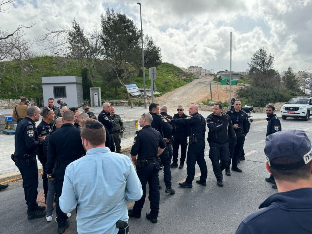 פיגוע בנווה יעקב: מחבל בן 14 דקר אברך - מצבו בינוני