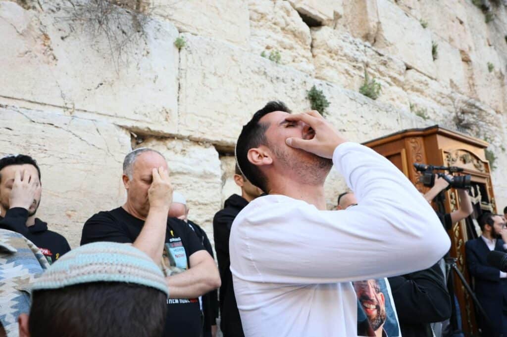 מיליוני יהודים התאחדו לקריאת "שמע ישראל" בכותל