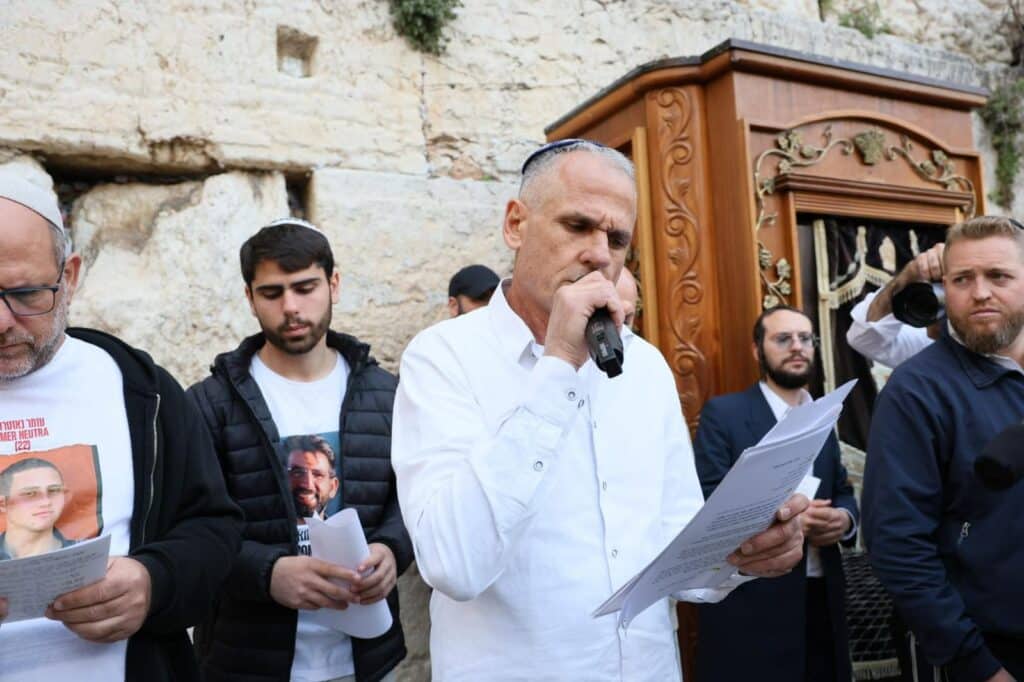 מיליוני יהודים התאחדו לקריאת "שמע ישראל" בכותל