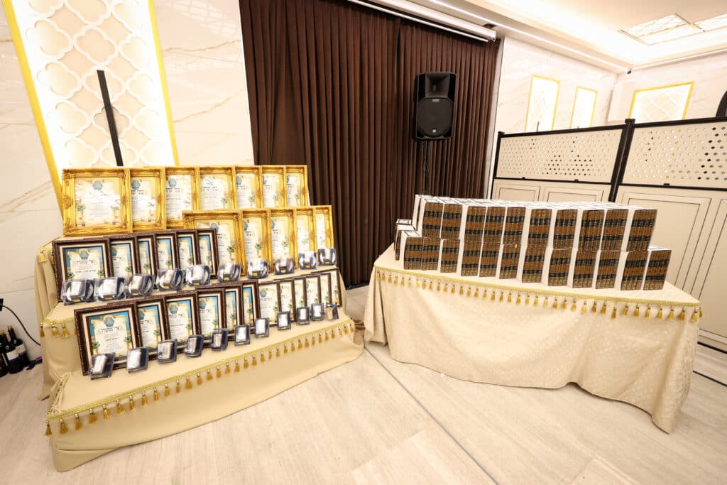 מעמד 'תפארת ידיעת התורה' בישיבת טשארנאביל