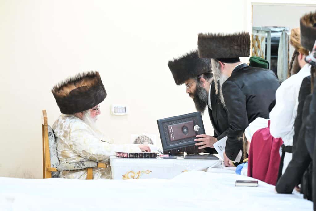 גלריה משמחת הפורים בחסידות צאנז