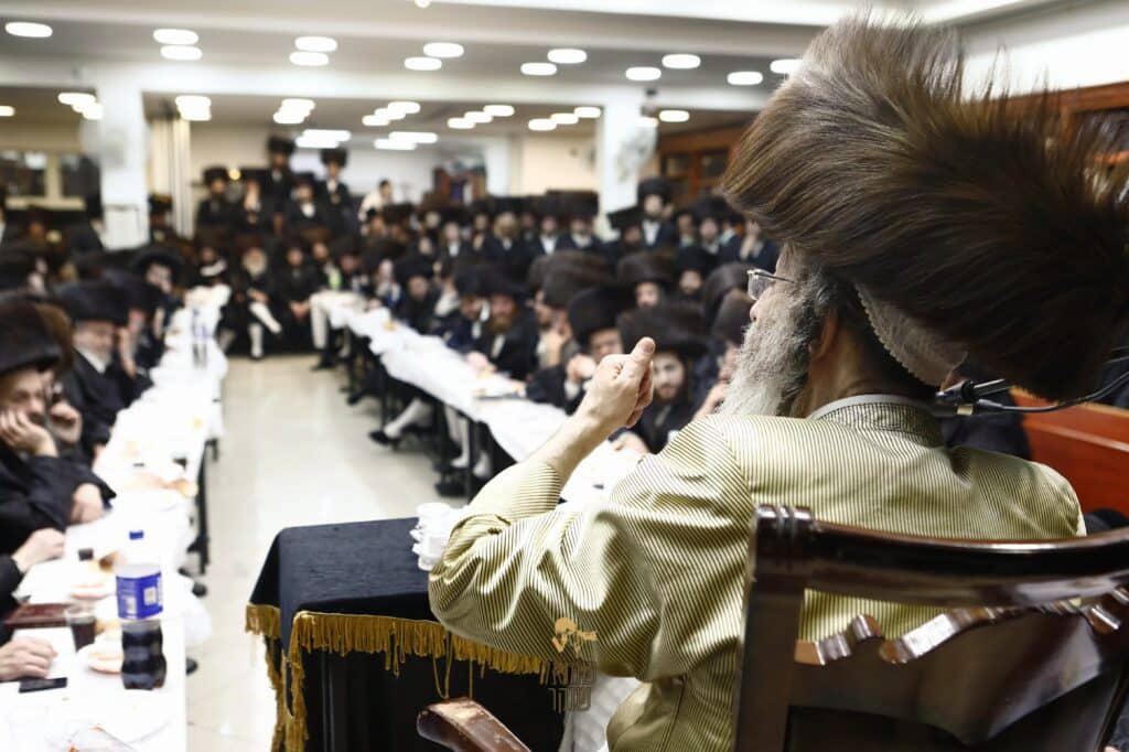 התרגשות בחיפה: רבי מיילך בידרמן בסעודת מלווה מלכה