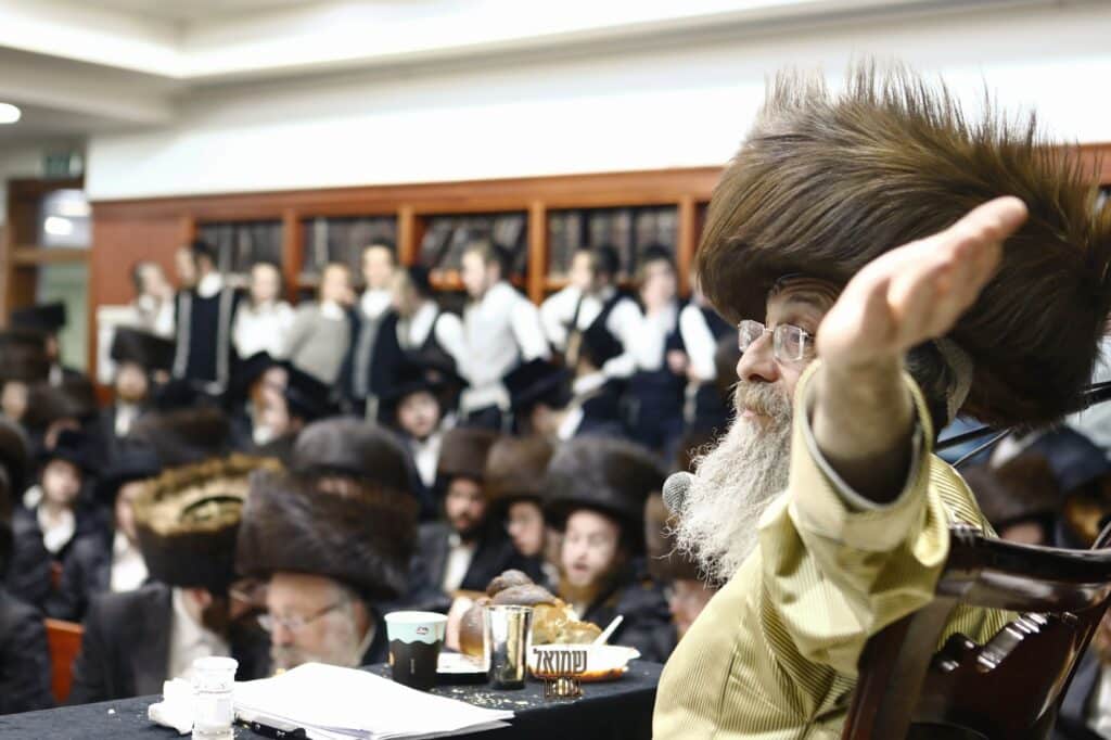 התרגשות בחיפה: רבי מיילך בידרמן בסעודת מלווה מלכה