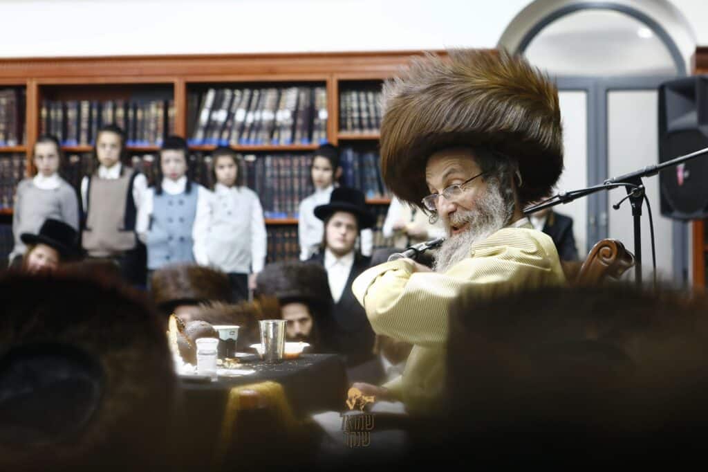 התרגשות בחיפה: רבי מיילך בידרמן בסעודת מלווה מלכה