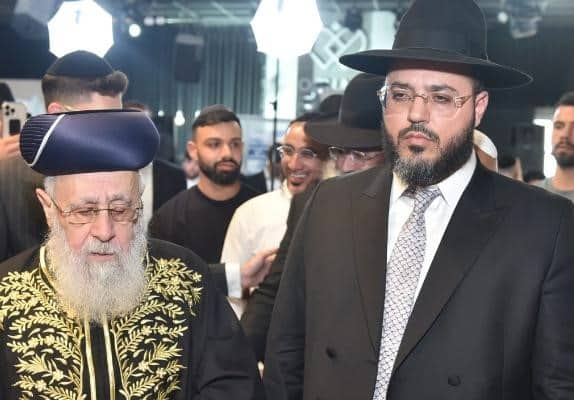 הראשל"צ כובד בסנדקאות לבנו של ראש בית ההוראה