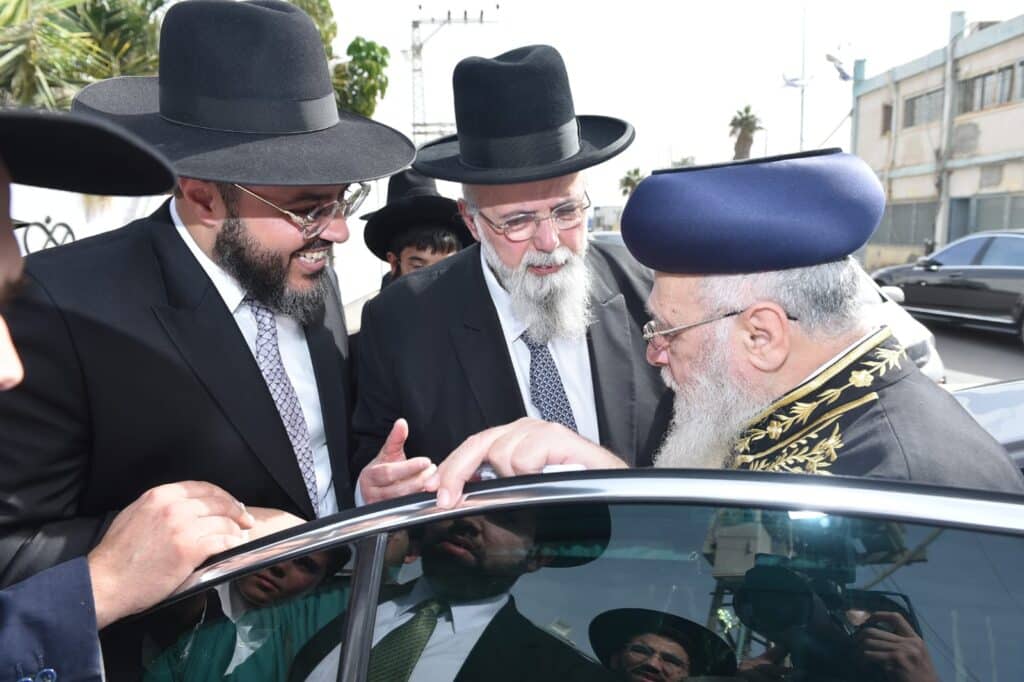 הראשל"צ כובד בסנדקאות לבנו של ראש בית ההוראה