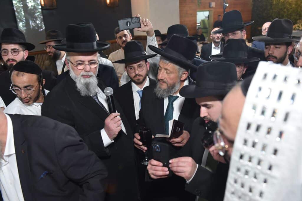 הראשל"צ כובד בסנדקאות לבנו של ראש בית ההוראה