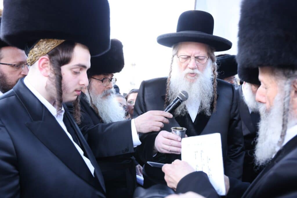 תיעוד: אלפים בשמחת נישואי נכד כ"ק האדמו"ר מגור