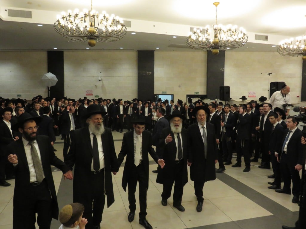 גדולי הדור וקהל אלפים בנישואי בת הזקונים לראש הישיבה גדולי הדור וקהל אלפים בנישואי בת הזקונים לראש הישיבה