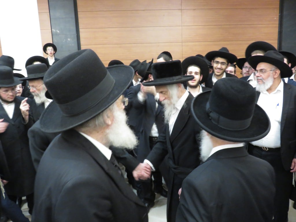 גדולי הדור וקהל אלפים בנישואי בת הזקונים לראש הישיבה גדולי הדור וקהל אלפים בנישואי בת הזקונים לראש הישיבה