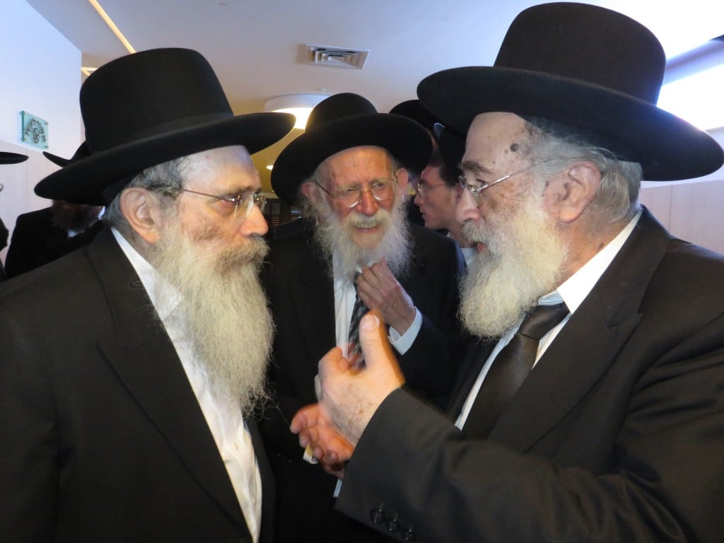 גדולי הדור וקהל אלפים בנישואי בת הזקונים לראש הישיבה גדולי הדור וקהל אלפים בנישואי בת הזקונים לראש הישיבה