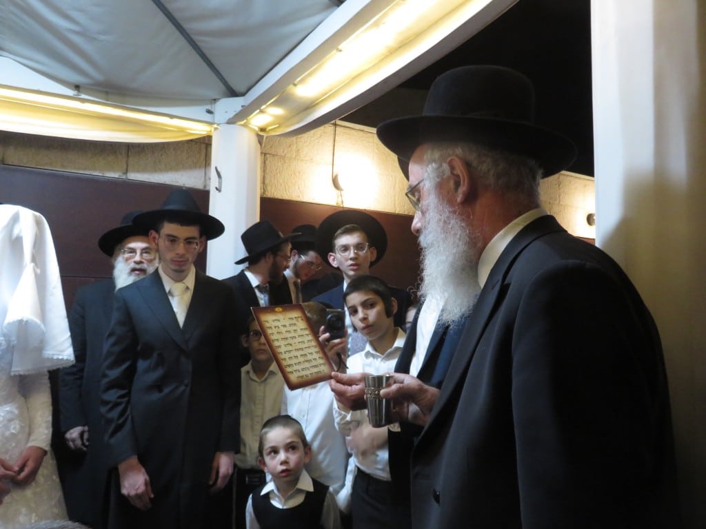 גדולי הדור וקהל אלפים בנישואי בת הזקונים לראש הישיבה גדולי הדור וקהל אלפים בנישואי בת הזקונים לראש הישיבה