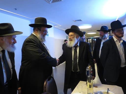 גדולי הדור וקהל אלפים בנישואי בת הזקונים לראש הישיבה גדולי הדור וקהל אלפים בנישואי בת הזקונים לראש הישיבה