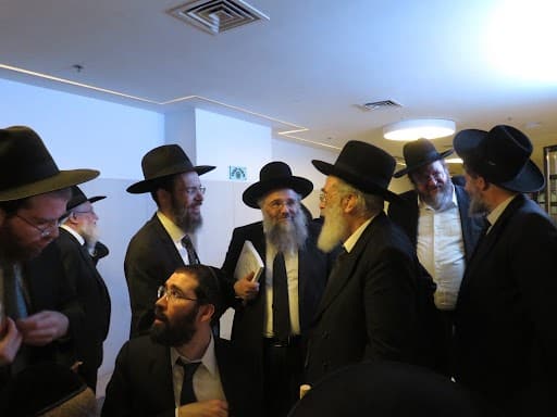 גדולי הדור וקהל אלפים בנישואי בת הזקונים לראש הישיבה גדולי הדור וקהל אלפים בנישואי בת הזקונים לראש הישיבה