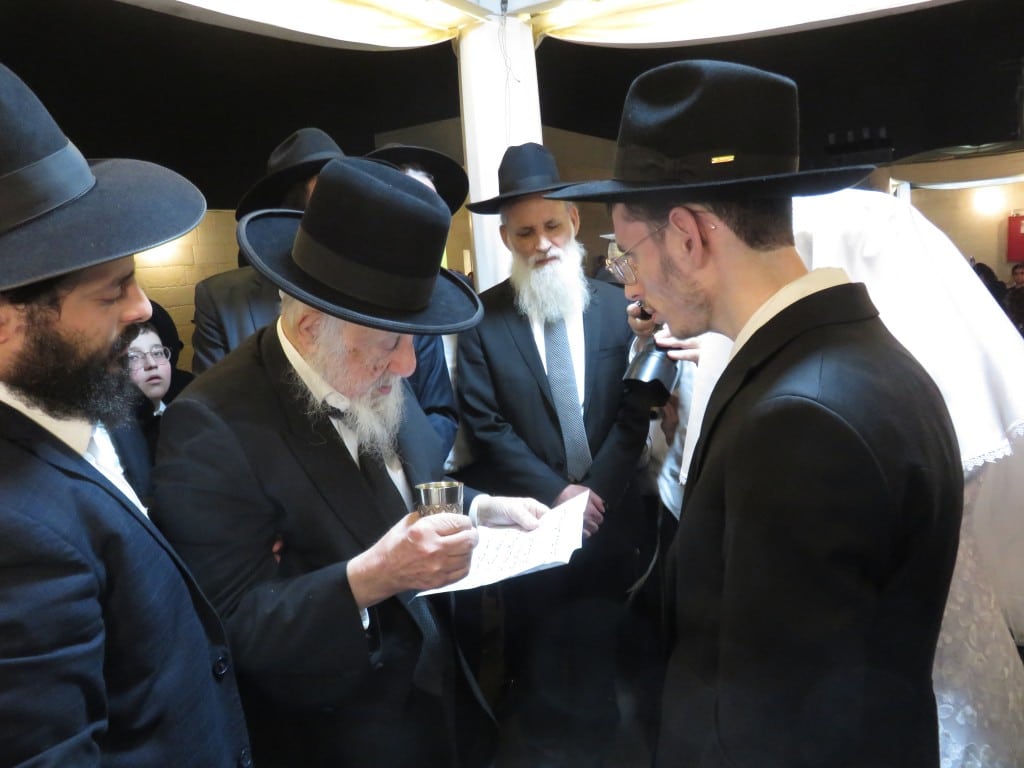 גדולי הדור וקהל אלפים בנישואי בת הזקונים לראש הישיבה גדולי הדור וקהל אלפים בנישואי בת הזקונים לראש הישיבה