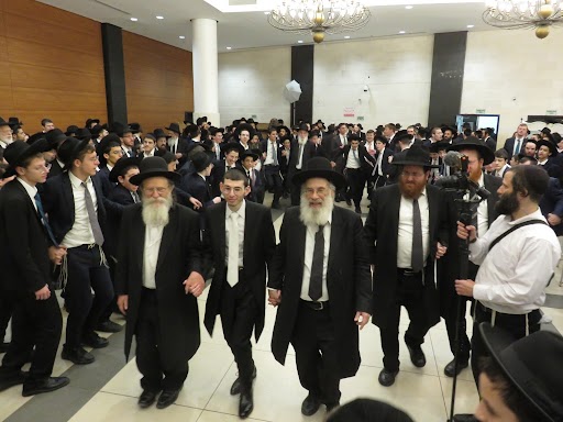 גדולי הדור וקהל אלפים בנישואי בת הזקונים לראש הישיבה גדולי הדור וקהל אלפים בנישואי בת הזקונים לראש הישיבה