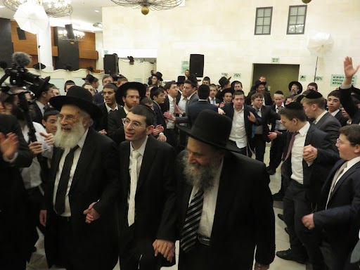 גדולי הדור וקהל אלפים בנישואי בת הזקונים לראש הישיבה גדולי הדור וקהל אלפים בנישואי בת הזקונים לראש הישיבה