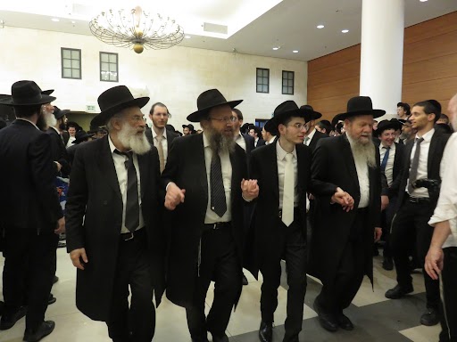 גדולי הדור וקהל אלפים בנישואי בת הזקונים לראש הישיבה גדולי הדור וקהל אלפים בנישואי בת הזקונים לראש הישיבה