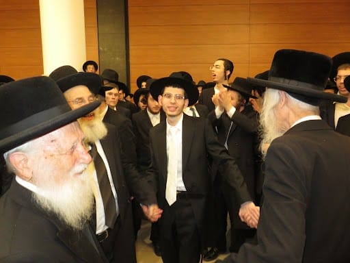 גדולי הדור וקהל אלפים בנישואי בת הזקונים לראש הישיבה גדולי הדור וקהל אלפים בנישואי בת הזקונים לראש הישיבה