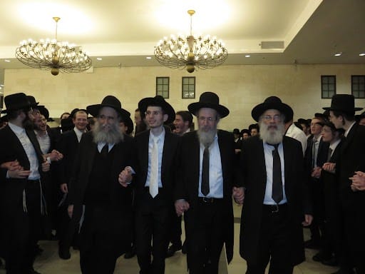 גדולי הדור וקהל אלפים בנישואי בת הזקונים לראש הישיבה גדולי הדור וקהל אלפים בנישואי בת הזקונים לראש הישיבה