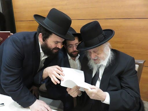 גדולי הדור וקהל אלפים בנישואי בת הזקונים לראש הישיבה גדולי הדור וקהל אלפים בנישואי בת הזקונים לראש הישיבה