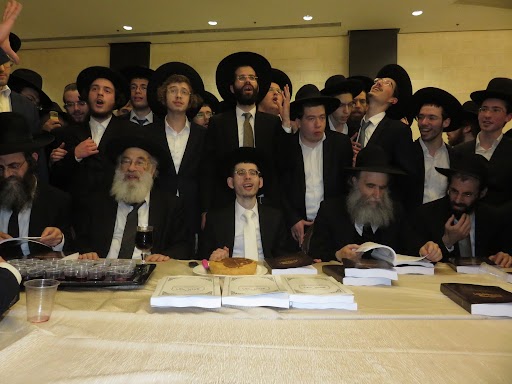 גדולי הדור וקהל אלפים בנישואי בת הזקונים לראש הישיבה גדולי הדור וקהל אלפים בנישואי בת הזקונים לראש הישיבה