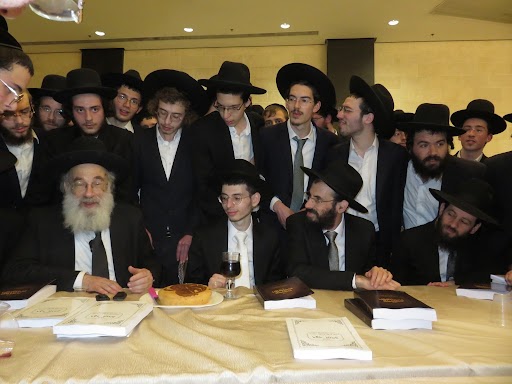 גדולי הדור וקהל אלפים בנישואי בת הזקונים לראש הישיבה גדולי הדור וקהל אלפים בנישואי בת הזקונים לראש הישיבה