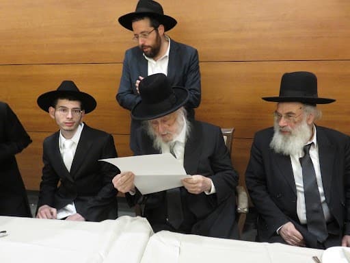 גדולי הדור וקהל אלפים בנישואי בת הזקונים לראש הישיבה גדולי הדור וקהל אלפים בנישואי בת הזקונים לראש הישיבה