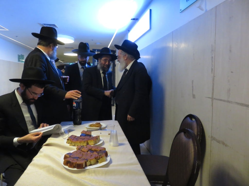 גדולי הדור וקהל אלפים בנישואי בת הזקונים לראש הישיבה גדולי הדור וקהל אלפים בנישואי בת הזקונים לראש הישיבה