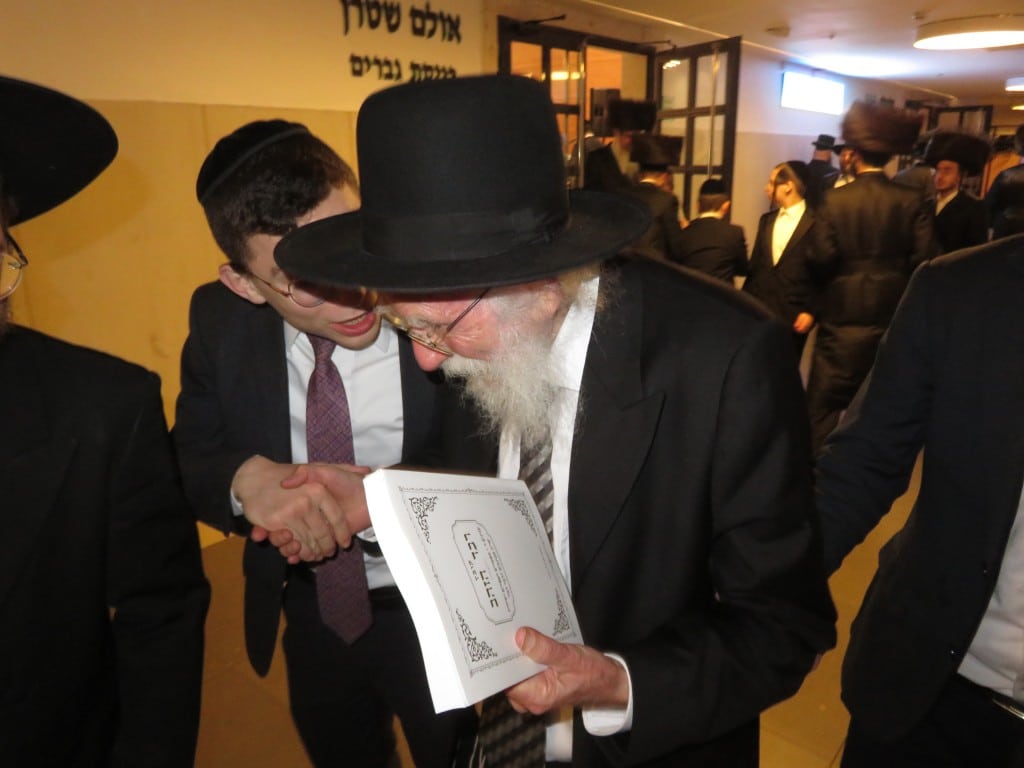 גדולי הדור וקהל אלפים בנישואי בת הזקונים לראש הישיבה גדולי הדור וקהל אלפים בנישואי בת הזקונים לראש הישיבה