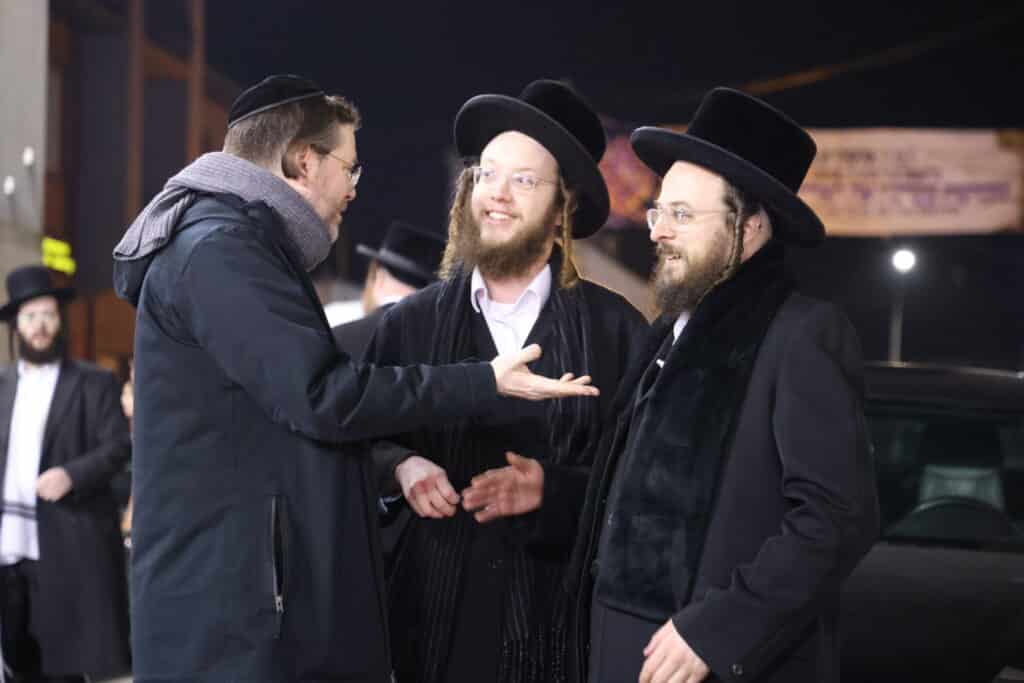 אלפי חסידים אצל רבי ר' אלימלך'ס