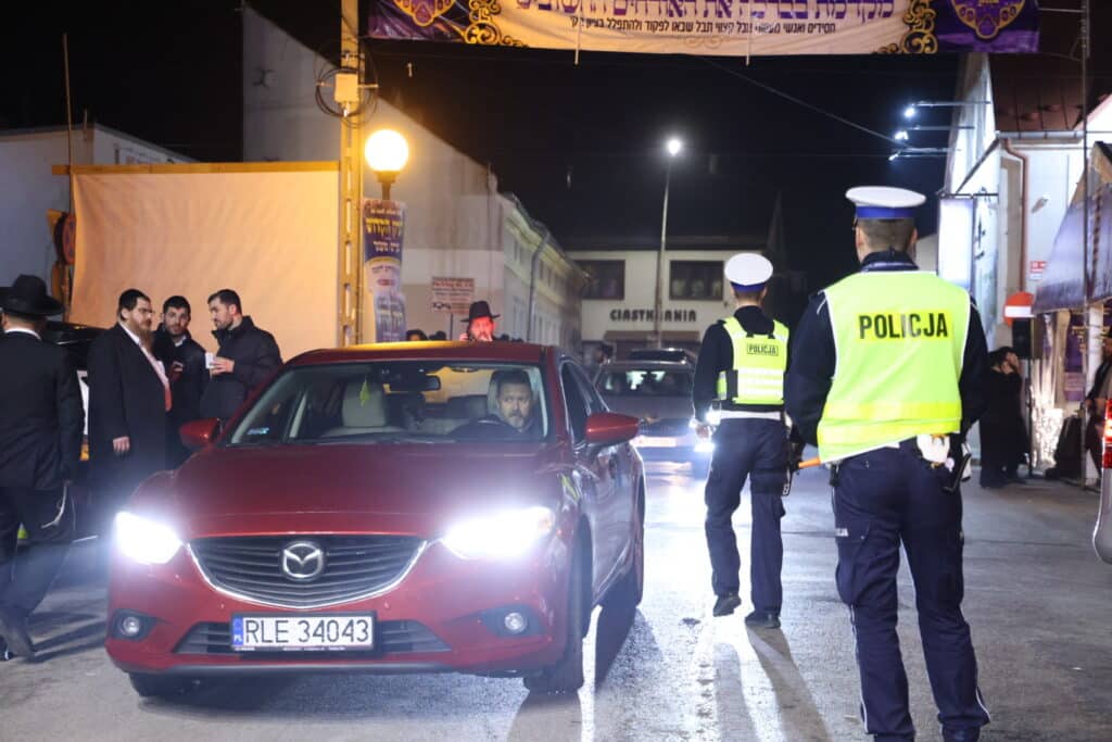 אלפי חסידים אצל רבי ר' אלימלך'ס