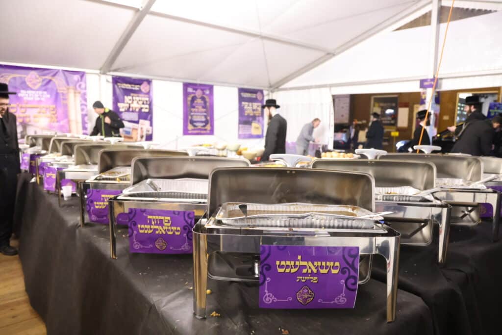 אלפי חסידים אצל רבי ר' אלימלך'ס