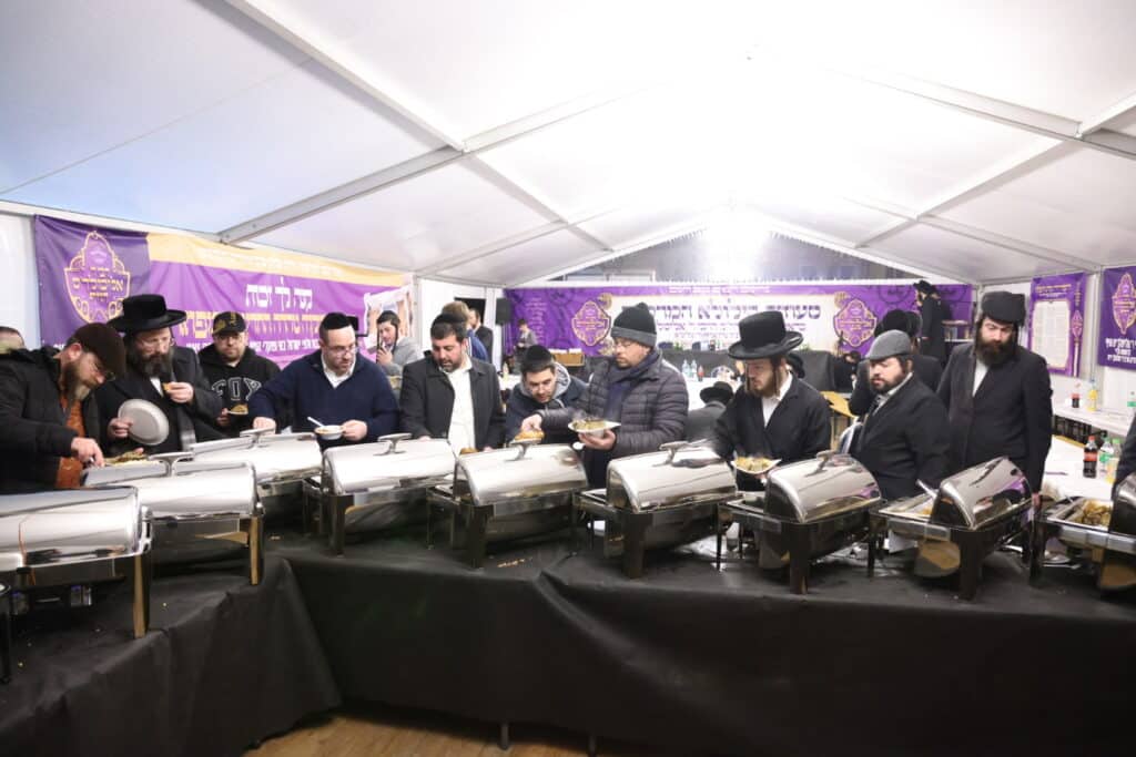 אלפי חסידים אצל רבי ר' אלימלך'ס