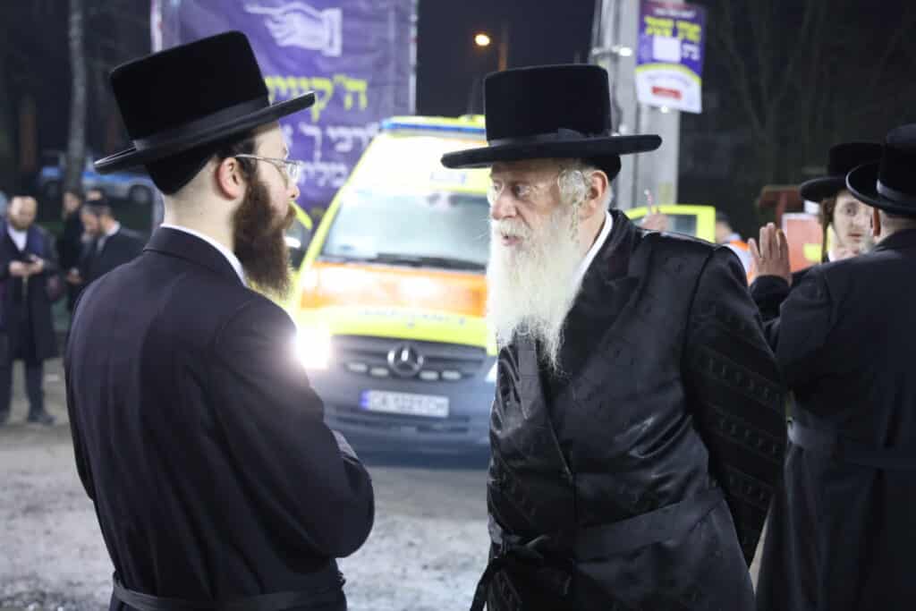 אלפי חסידים אצל רבי ר' אלימלך'ס