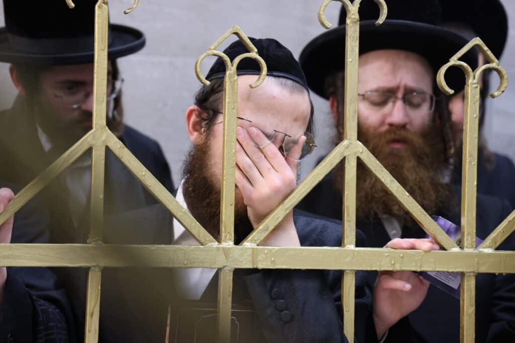 אלפי חסידים אצל רבי ר' אלימלך'ס