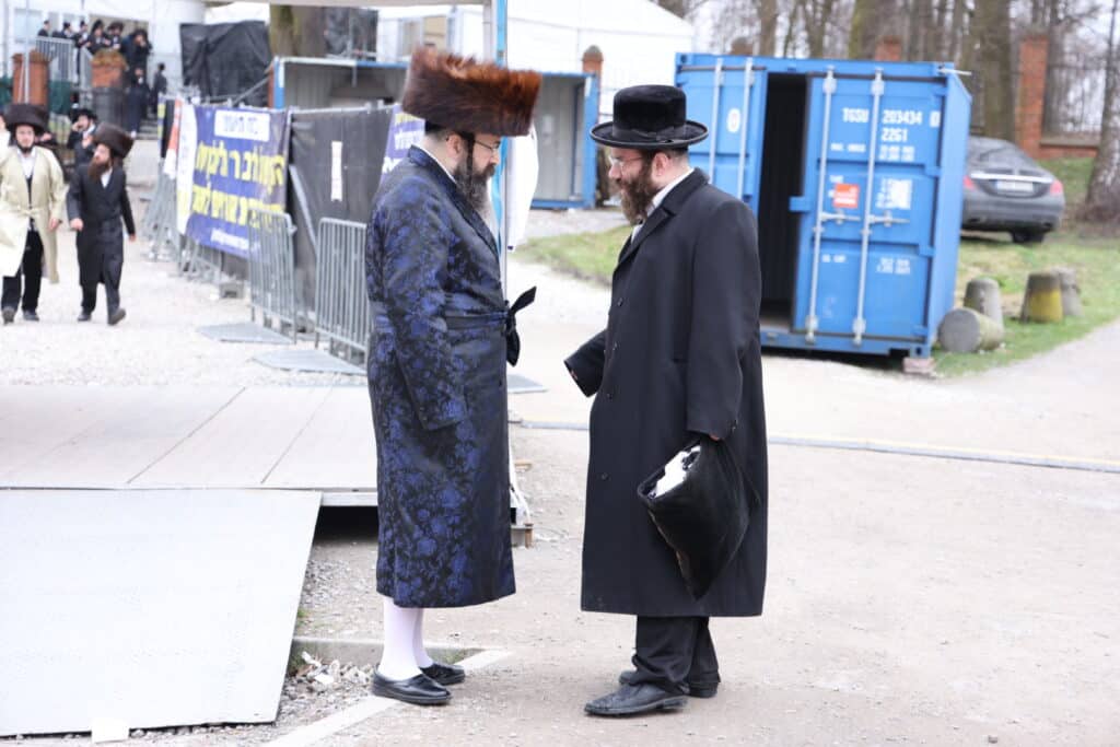 אלפי חסידים אצל רבי ר' אלימלך'ס