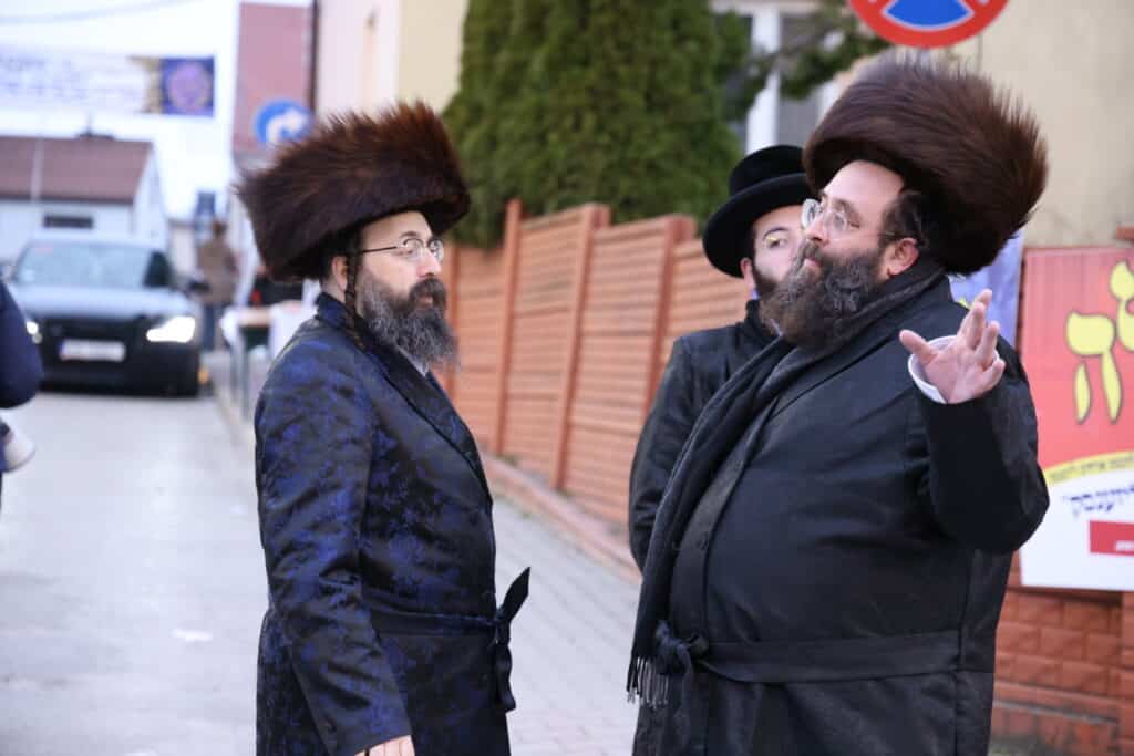 אלפי חסידים אצל רבי ר' אלימלך'ס