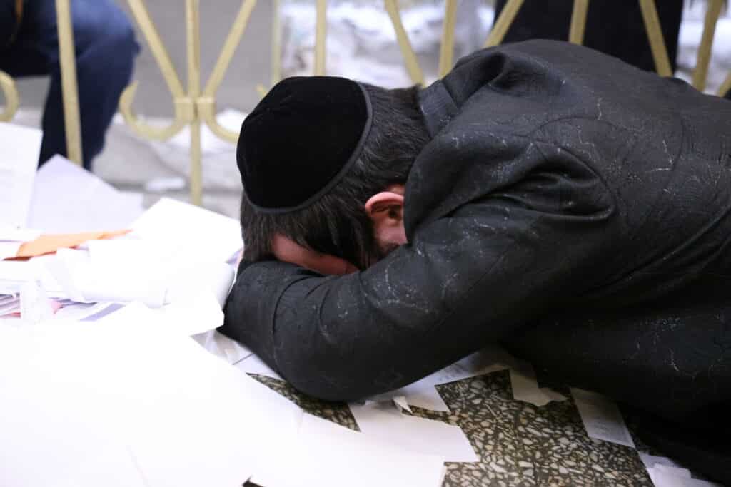 אלפי חסידים אצל רבי ר' אלימלך'ס