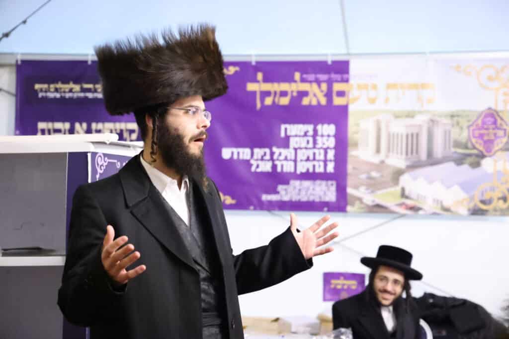 אלפי חסידים אצל רבי ר' אלימלך'ס