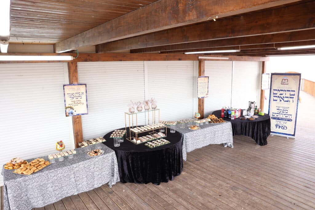 האדמו"ר הספרדי בירך את הבחורים החסידיים שיזכו לשידוך