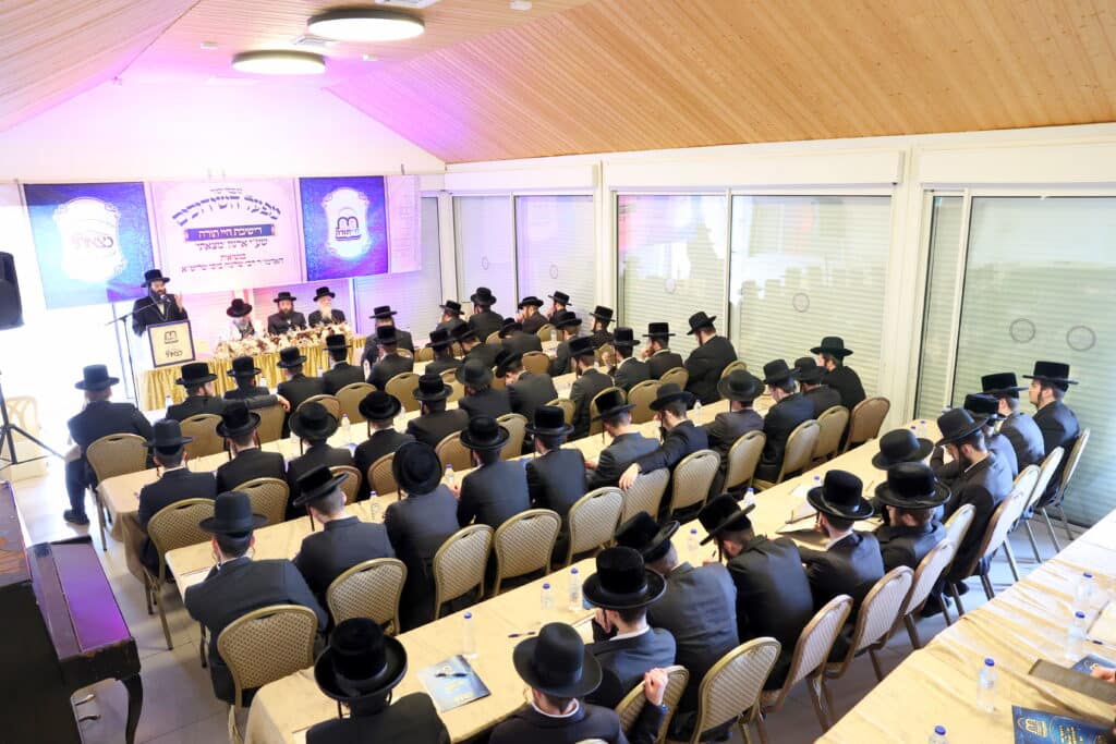 האדמו"ר הספרדי בירך את הבחורים החסידיים שיזכו לשידוך