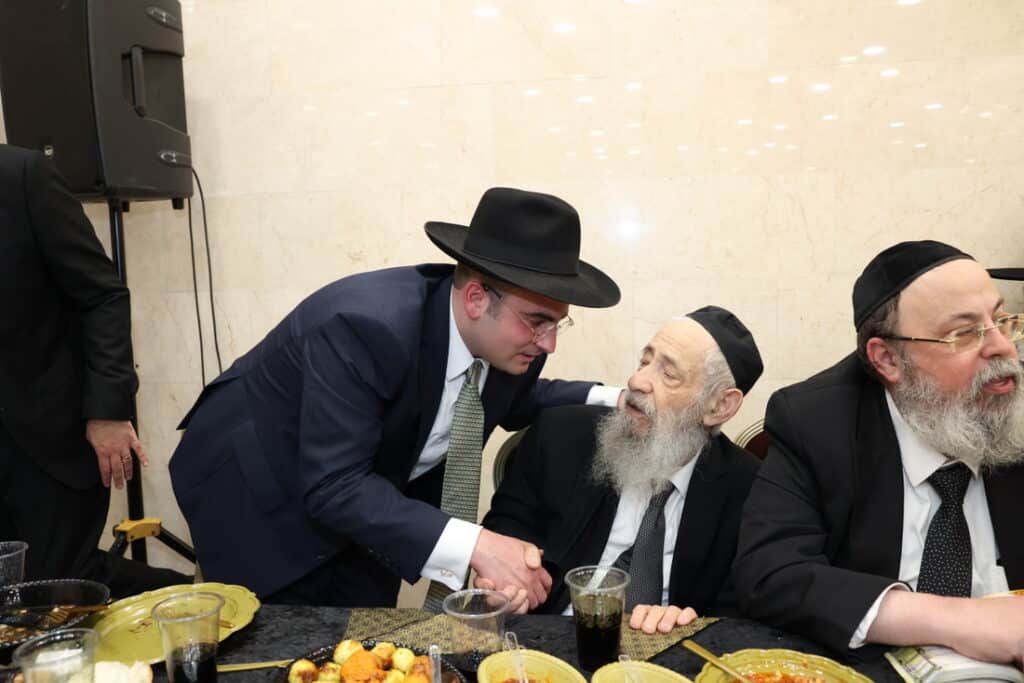 בחמישה סלעים: בנו של ראש הישיבה פדה את בנו