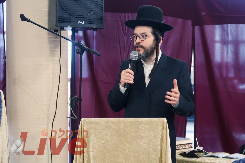 בצל המלחמה: מסיבת חומש באומן