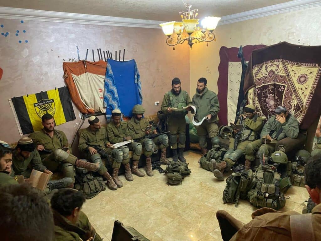 גדולי ישראל בקריאת מגילה